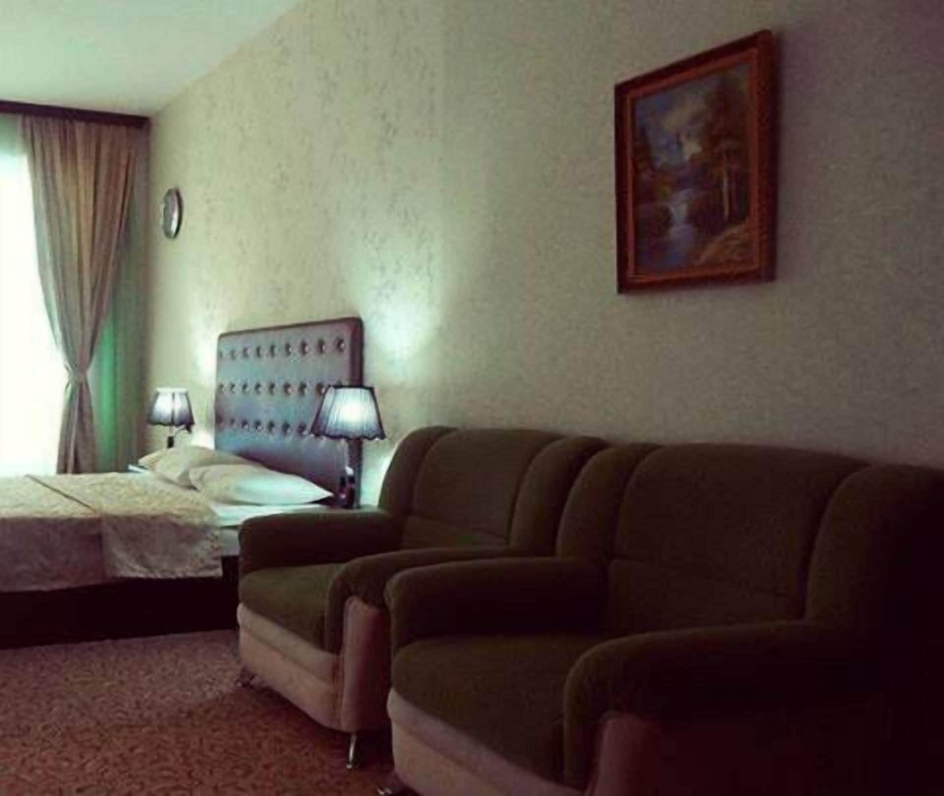 Avand Hotel Баку Екстериор снимка