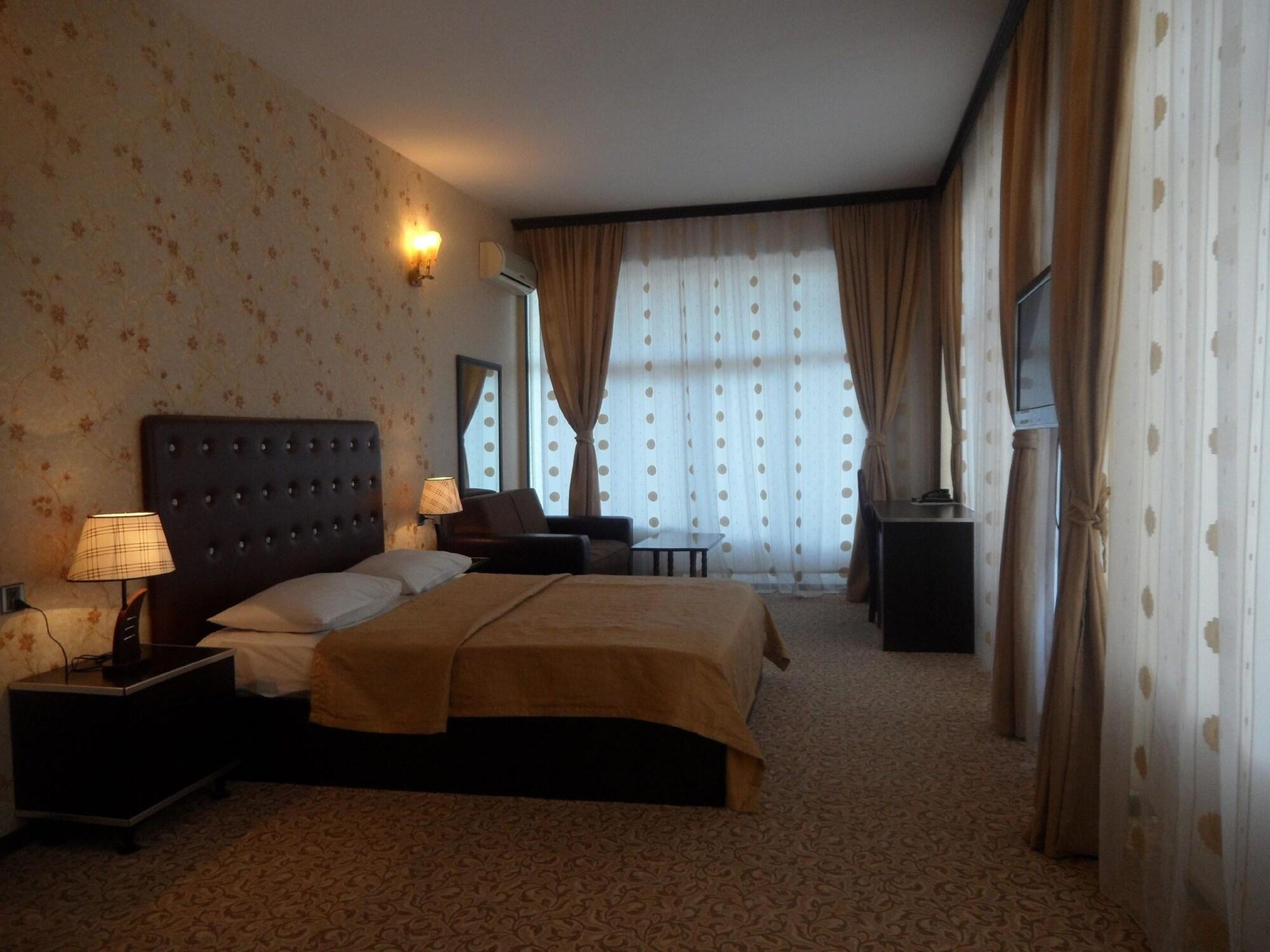 Avand Hotel Баку Екстериор снимка
