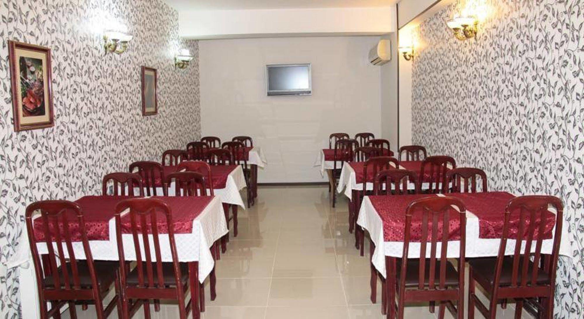 Avand Hotel Баку Екстериор снимка